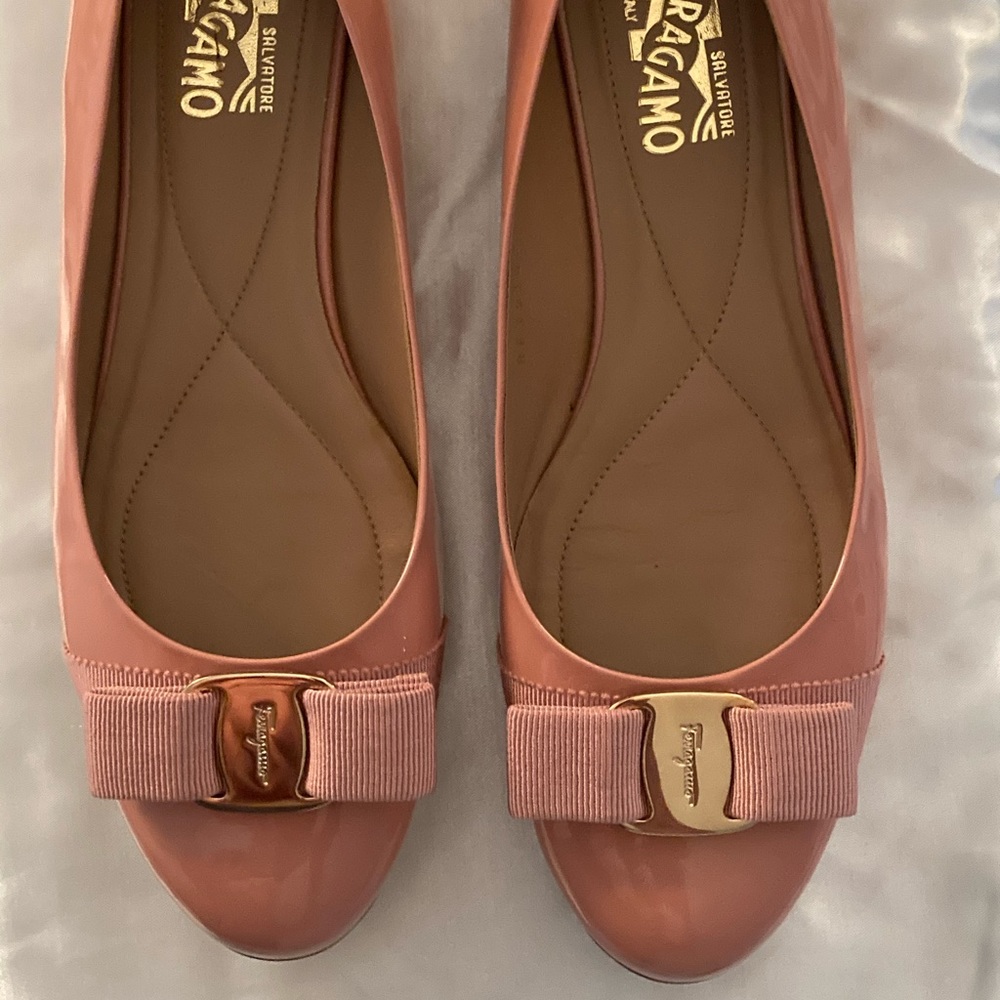 Salvatore Ferragamo patent bow flats. Blush. 8.5 M